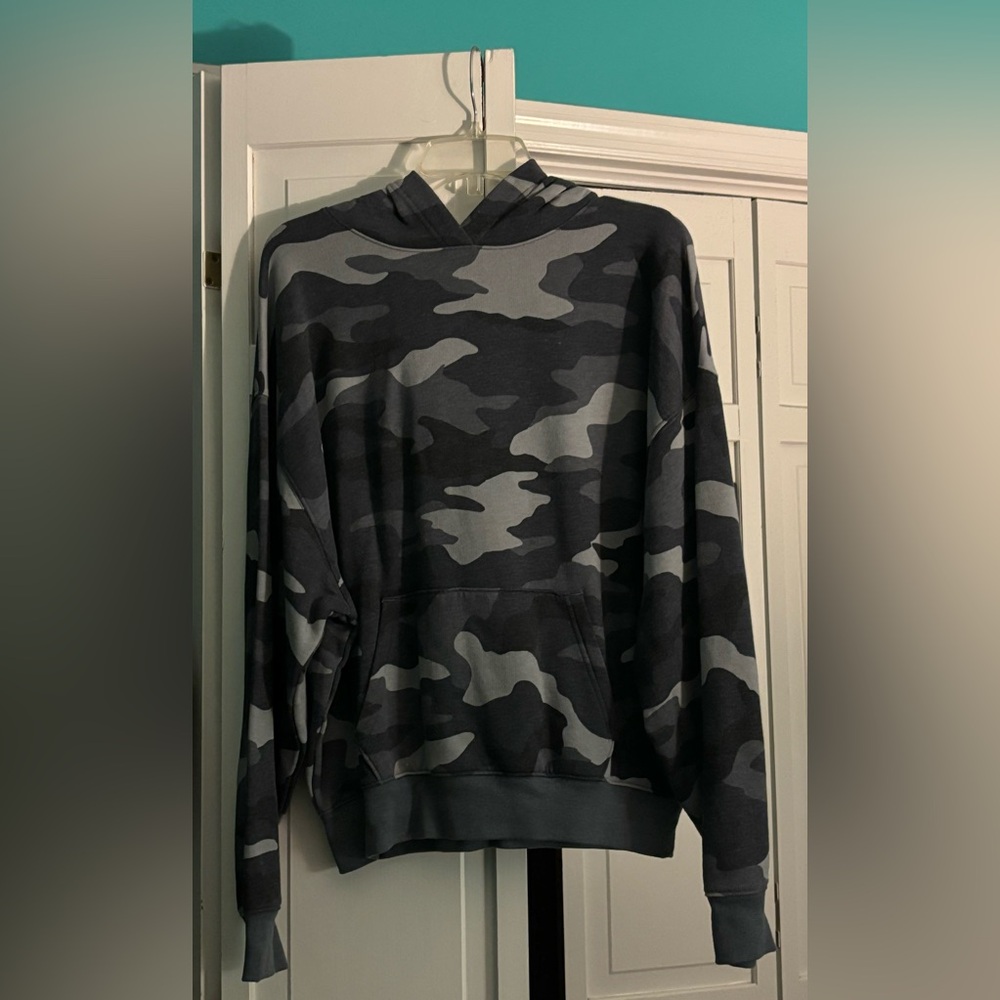 VS PINK women’s gray camo oversized hoodie, size small
